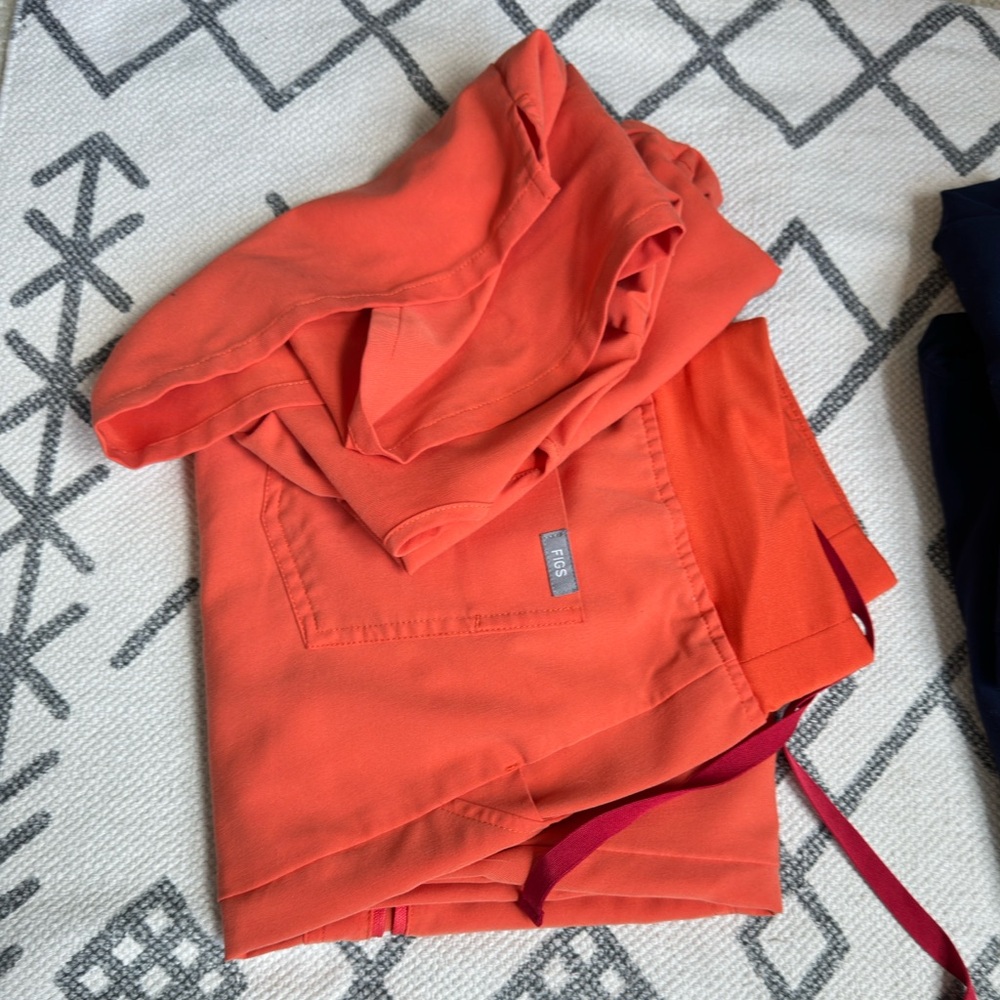 Figs sunset orange SET w/ Zamora joggers